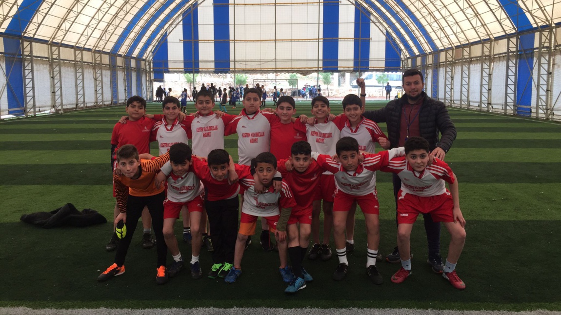 Futbol İlçe Birinciliği Turnuvasında Okulumuz Yolbaşı Ortaokulu'nu 4-0 Yendi 