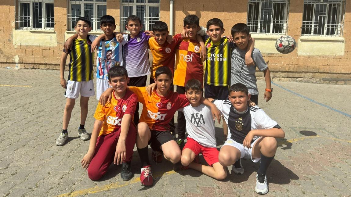 Bahar Etkinlikleri Kapsamında Sınıflararası Futbol ve Voleybol Turnuvaları Başladı